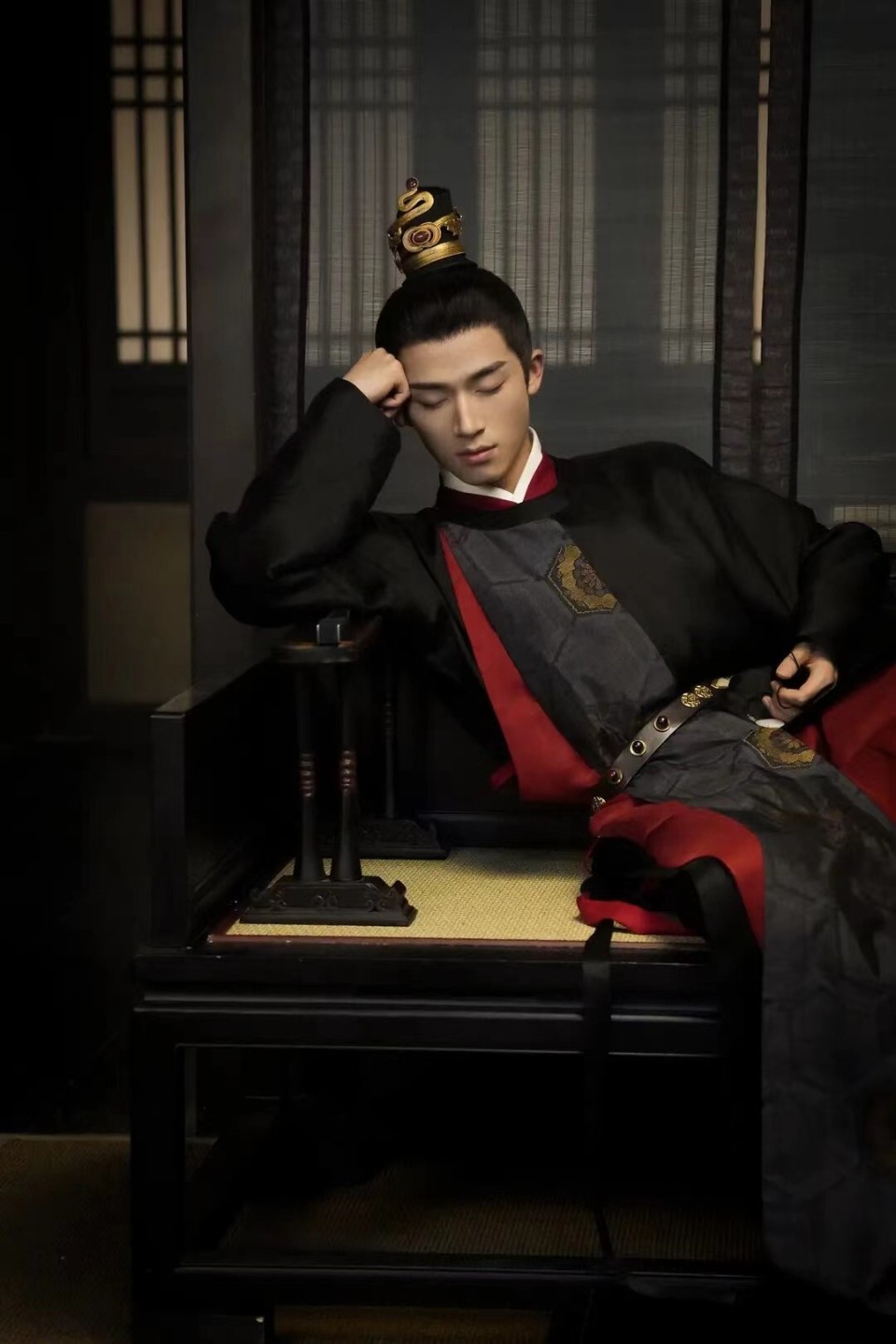 《墨雨云间》原著大结局:萧蘅死而复生,跟薛芳菲大婚生女!