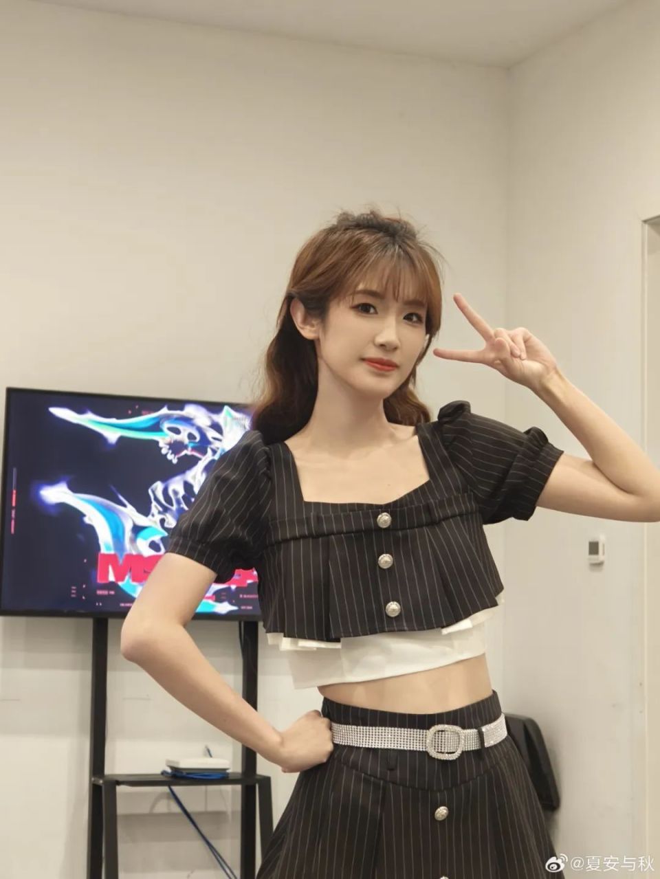 【lpl老婆】世一翻夏安再度超神,休息室也很可爱