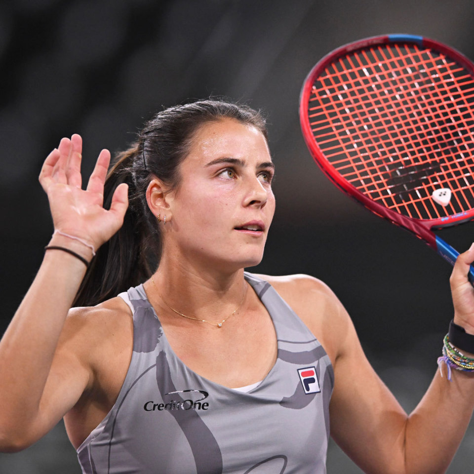 从富家千金到职业网球运动员的旅程艾玛纳瓦罗