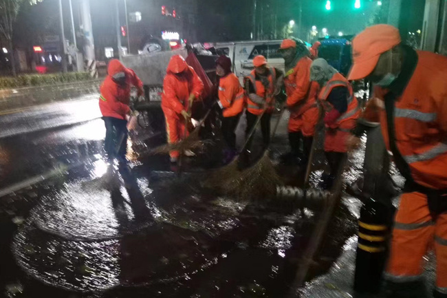 应对强降雪 沈阳市1．3万名环卫工人昼夜奋战守护出行