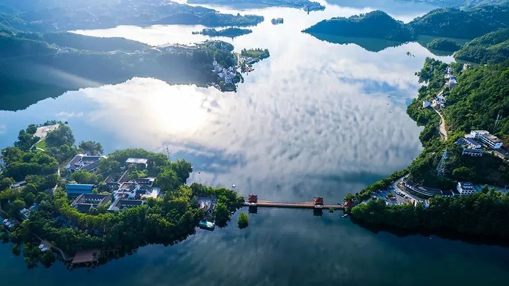 除了欣賞風景住在瀛湖也是十分棒的體驗瀛湖核心區域翠屏島有全陝西