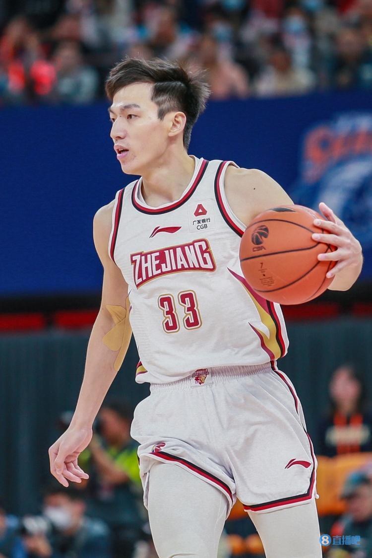 本场比赛,浙江球员吴前出战27分钟,投篮10中7,三分球8中5,拿到19分2