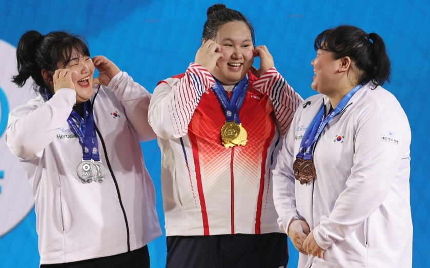 统治力中国队包揽三金24岁李雯雯让对手绝望奥运金牌稳了