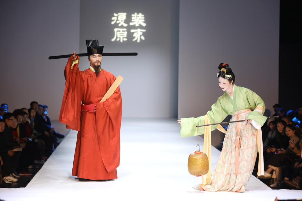 装束复原小组池文汇:复兴路上,中华原生的服饰艺术是强大的价值和力量