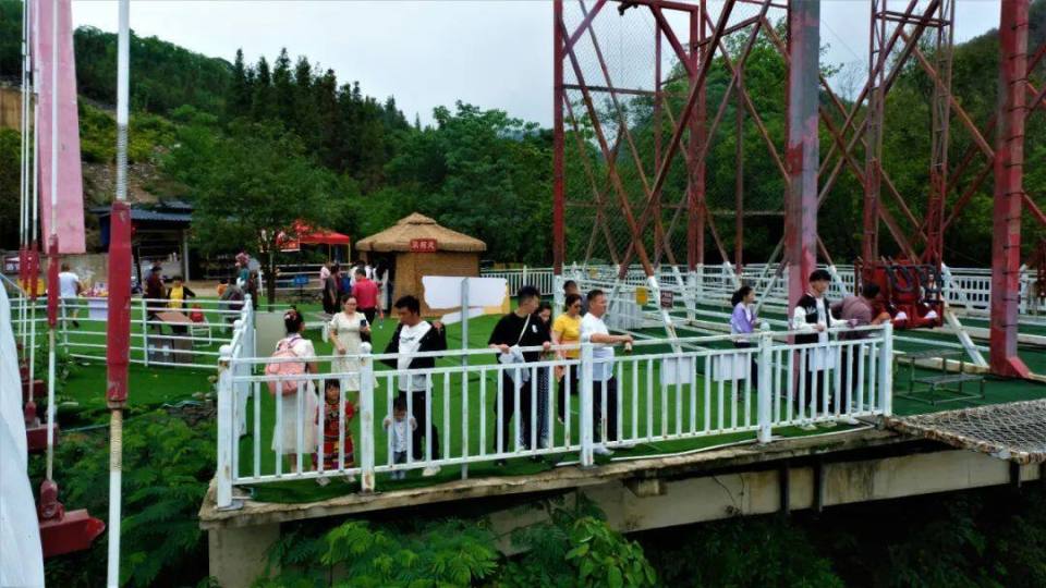 师宗:"五一"假期 凤凰谷景区喜迎八方游客