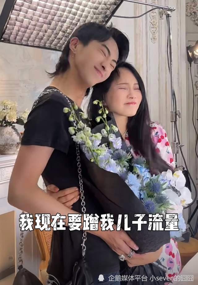 伊能静替儿子恩利征婚,大胆发言引争议,直言男女和年龄不是问题