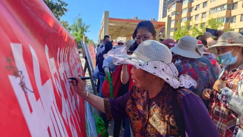 "第六师自然资源和规划局林草办工作人员何亚妮说.