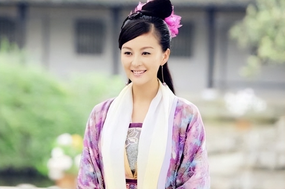 她不仅害了男女主,还沾满了亲人的鲜血,为了当太子妃无所不用其极.