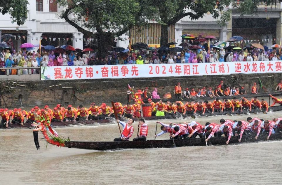 雨雨雨挡不住阳江人扒(pá)龙船!