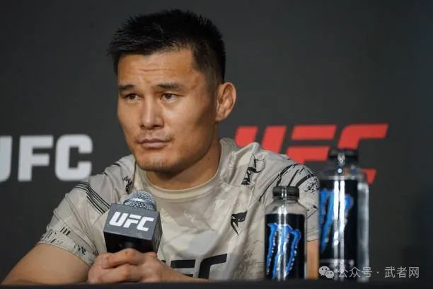 对手是巴西新秀凯德森·罗德里格斯(8-3,4 k,2 s)