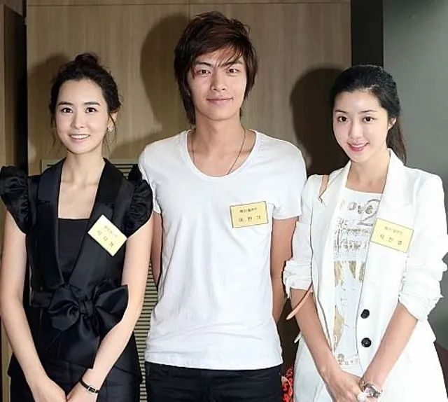 38岁李多海官宣结婚,却因先在微博公布,让韩国网友破防了?_腾讯新闻