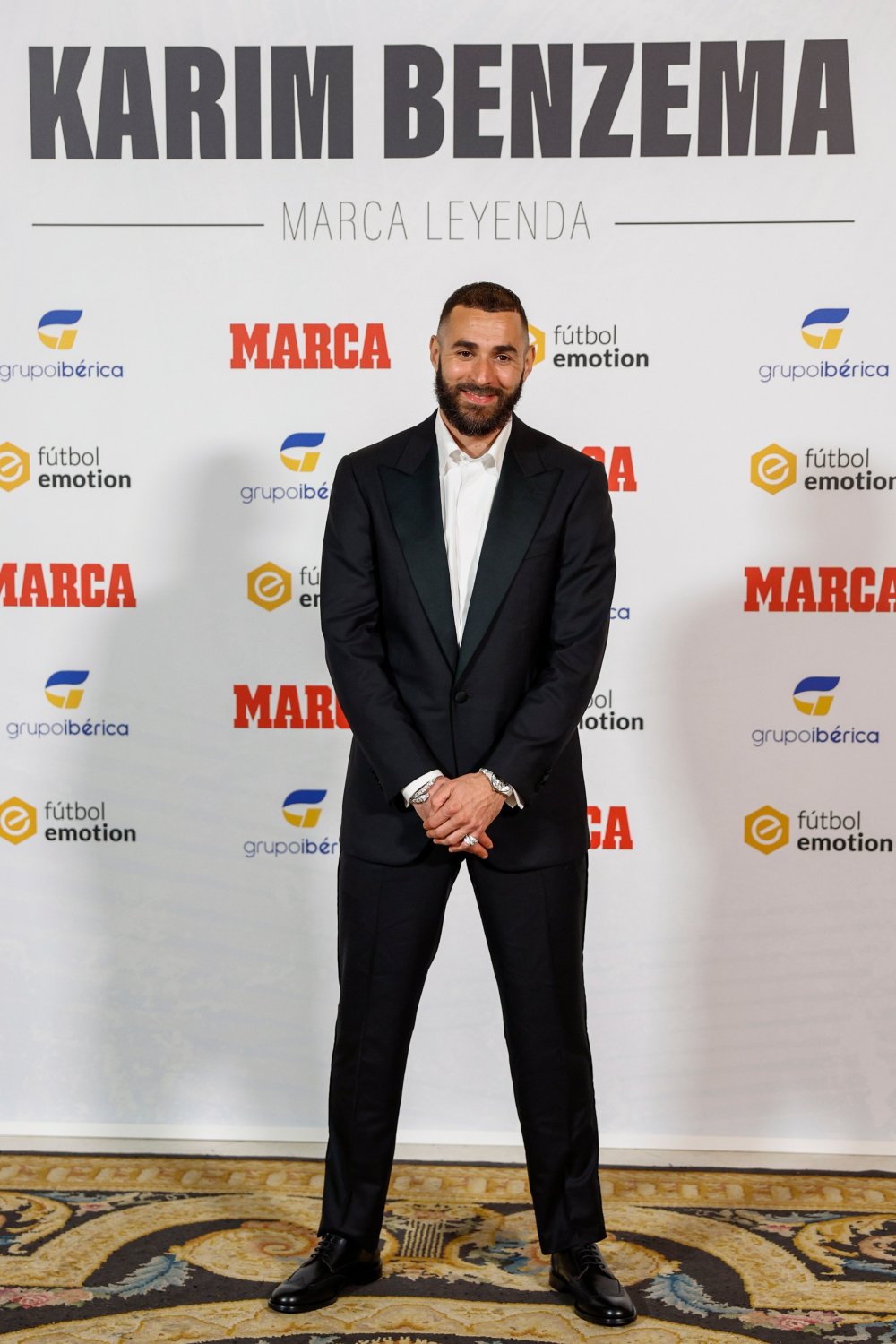 本泽马:离开皇马?目前仍在这里!