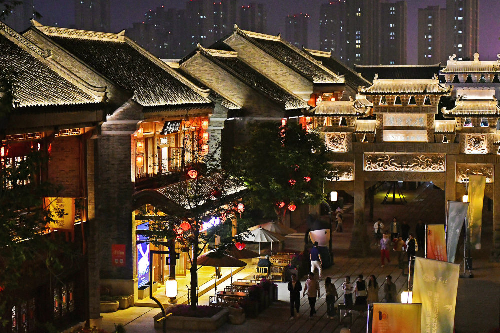 这是5月14日在山东省青岛市即墨古城拍摄的夜景. 新华社发(孙文潭 摄)