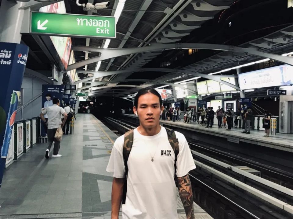 滑板奶爸李亚杰:滑板令我开心就一直玩下去!_腾讯新闻