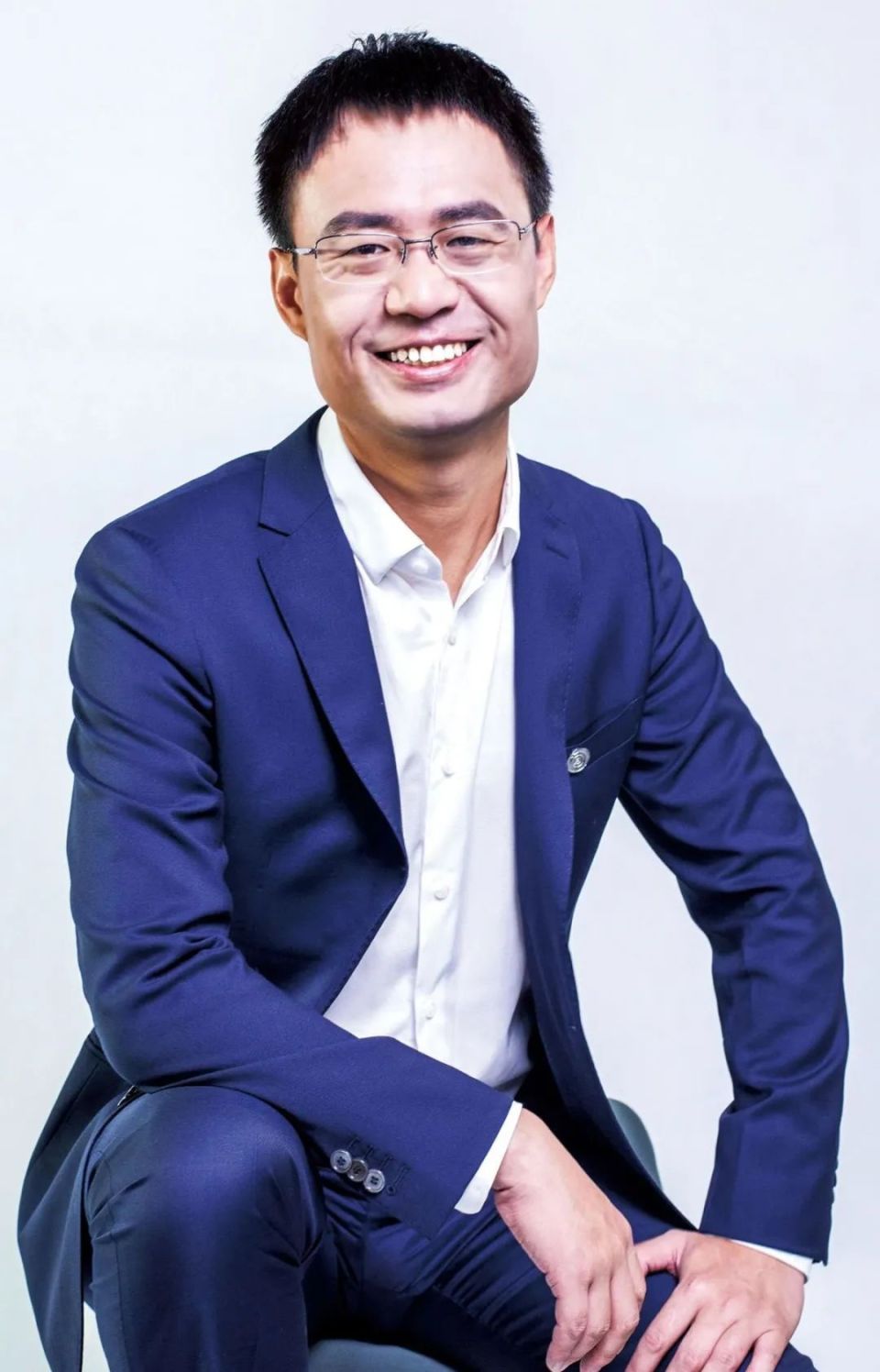 让我们来认识一下,企查查科技有限公司创始人,董事长陈德强.