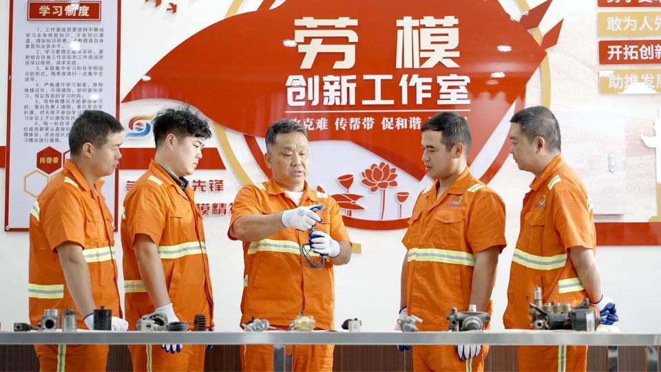 东西湖区环卫工罗善善荣获全国“十佳环卫人”，环卫工匠6年为国家节省300余万元