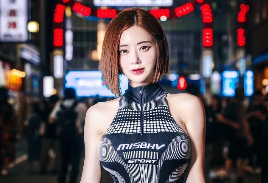 dj soda 加入洞门!上身蜘蛛侠紧身战衣!再次同框「暗黑女神」!