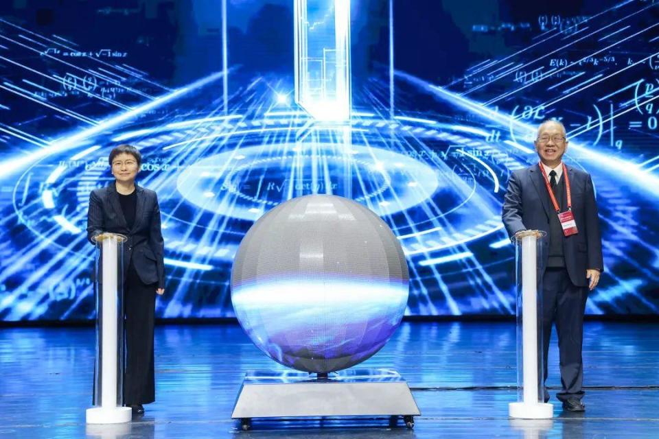 数学新前沿 改造科学与人类的推动力丨世界华人数学家联盟年会开幕式举行_腾讯新闻