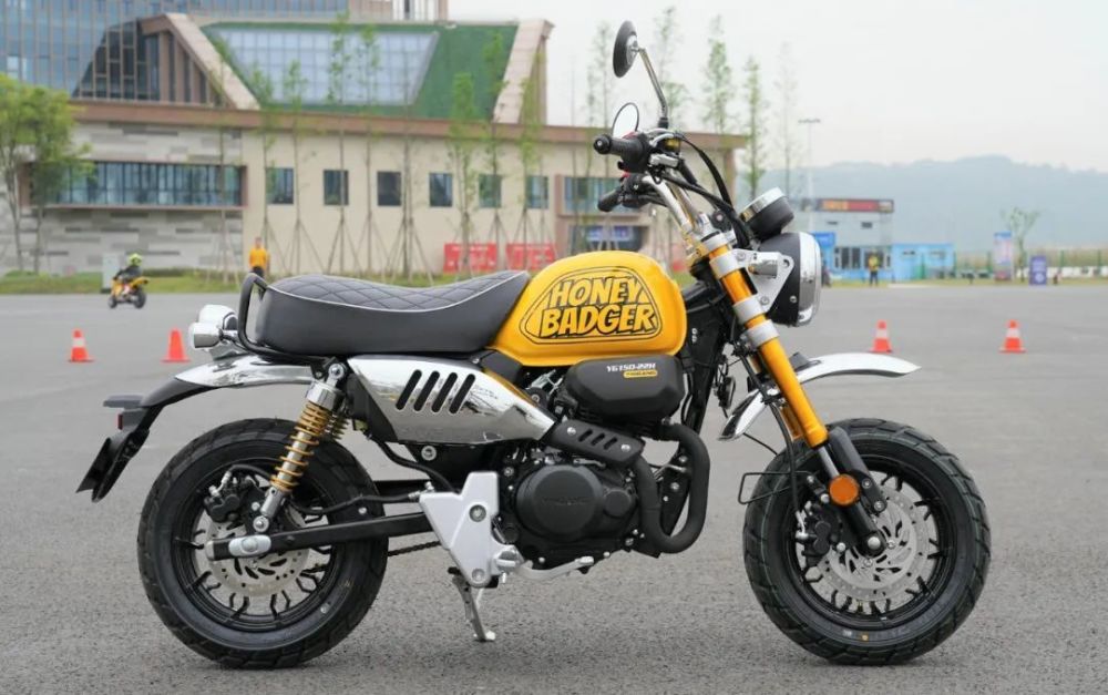 国产迷你摩托车元老银钢蜜獾售价9980元真的贵吗