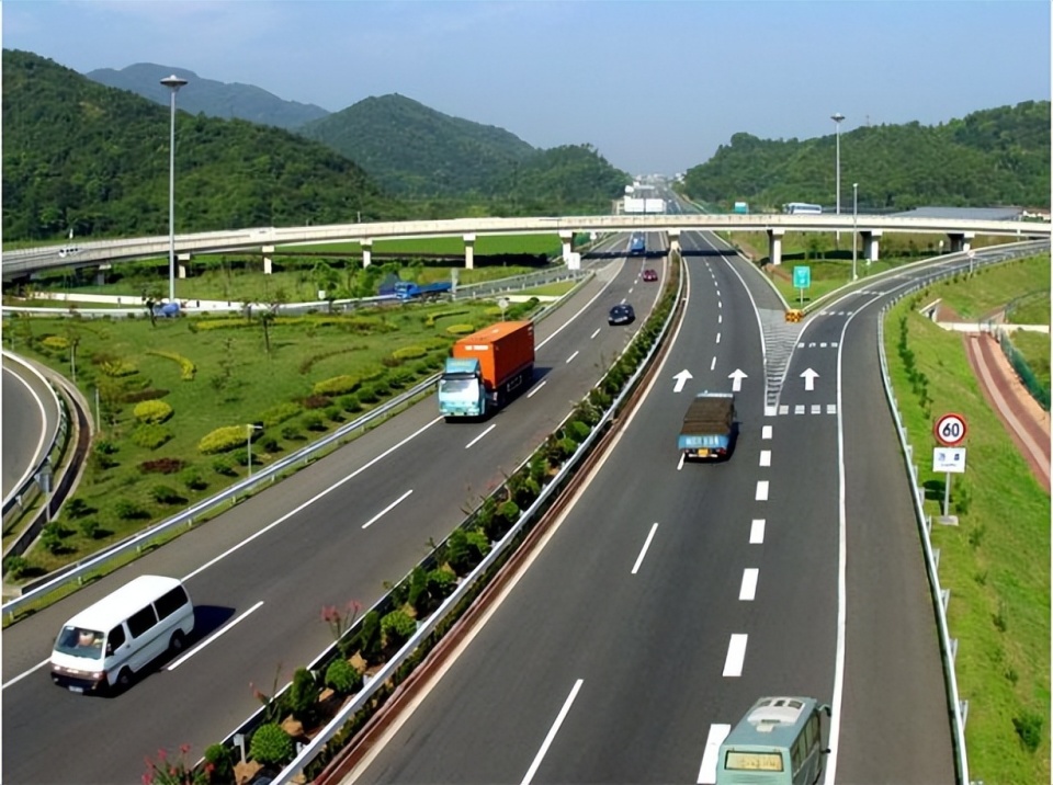 解析高考,端午与高速公路经济的关联:高速免费通行应当采用自选模式