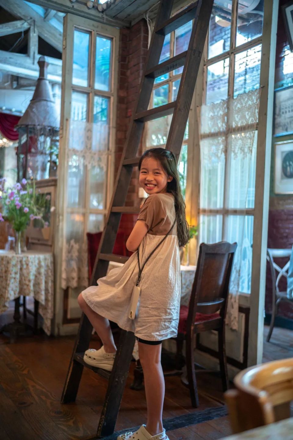 11岁小姑娘讲一口流利上海话,网上走红惊动校长