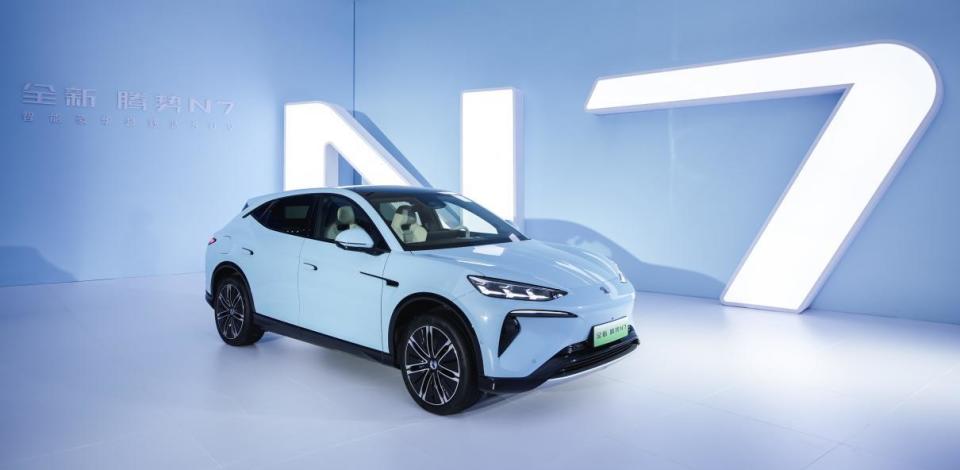 即便是由比亚迪和奔驰合作打造的高端电动汽车品牌「腾势」,也难以