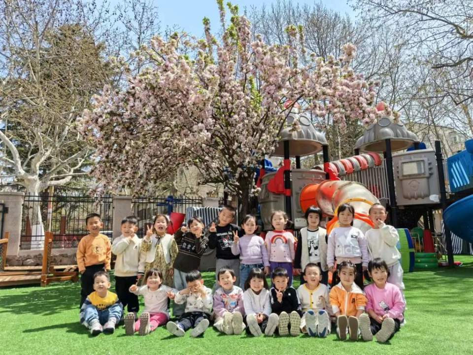 市南区太湖路幼儿园开启"读书月"活动