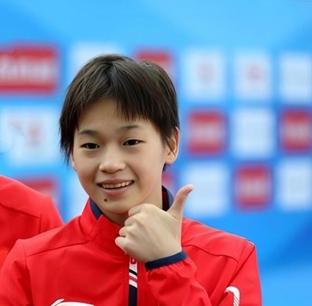 发育期,一会儿不见,身高已经来到了1米6,在中国跳水队,有太多世界冠军