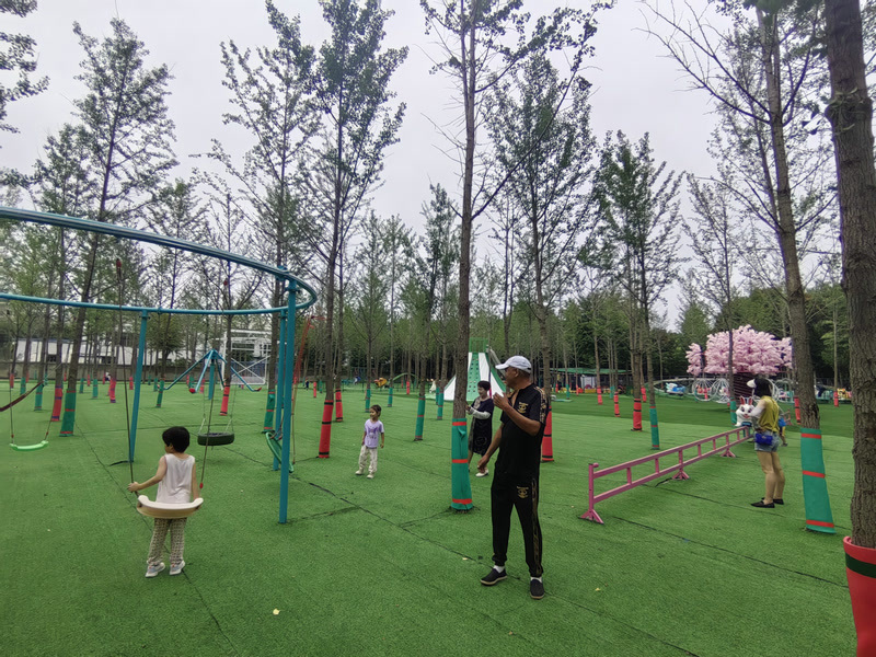 常营马拉松体育公园的游乐场,上个月刚刚开业,7个有动力设施,混搭约20
