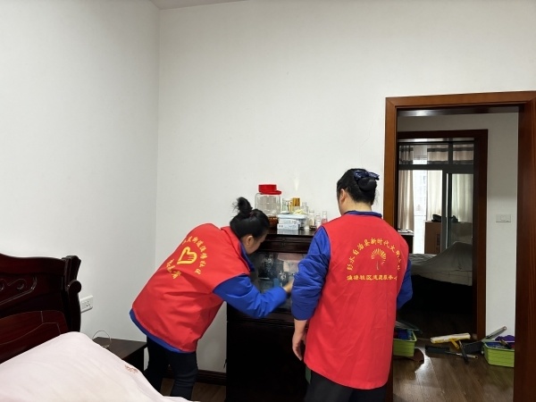 在探索"双网格"治理新路径上"内外"兼修,通过配备网格员"随身工具包"