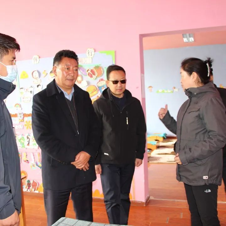 拉萨市教育局党组副书记,局长,二级巡视员普琼一行赴当雄县调研指导