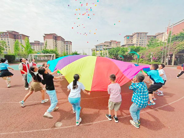 成都市太平寺西区小学开展"心晴启航 守护成长"心理游园活动