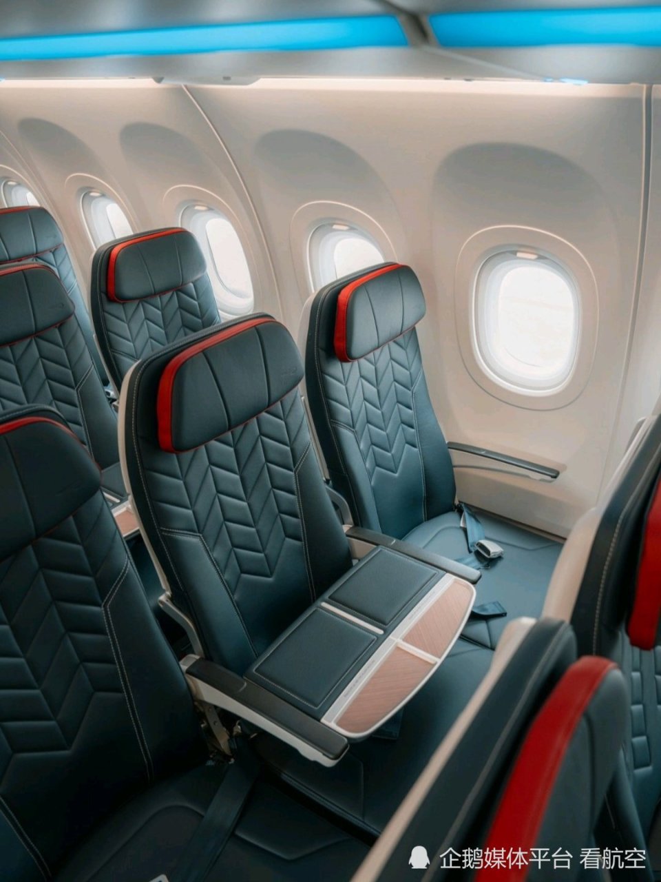 近日,英国航空公布了其新的空客a321neo客舱内饰.