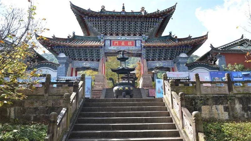 【周末游普洱攻略 】无量山与哀牢山的森林自驾之旅