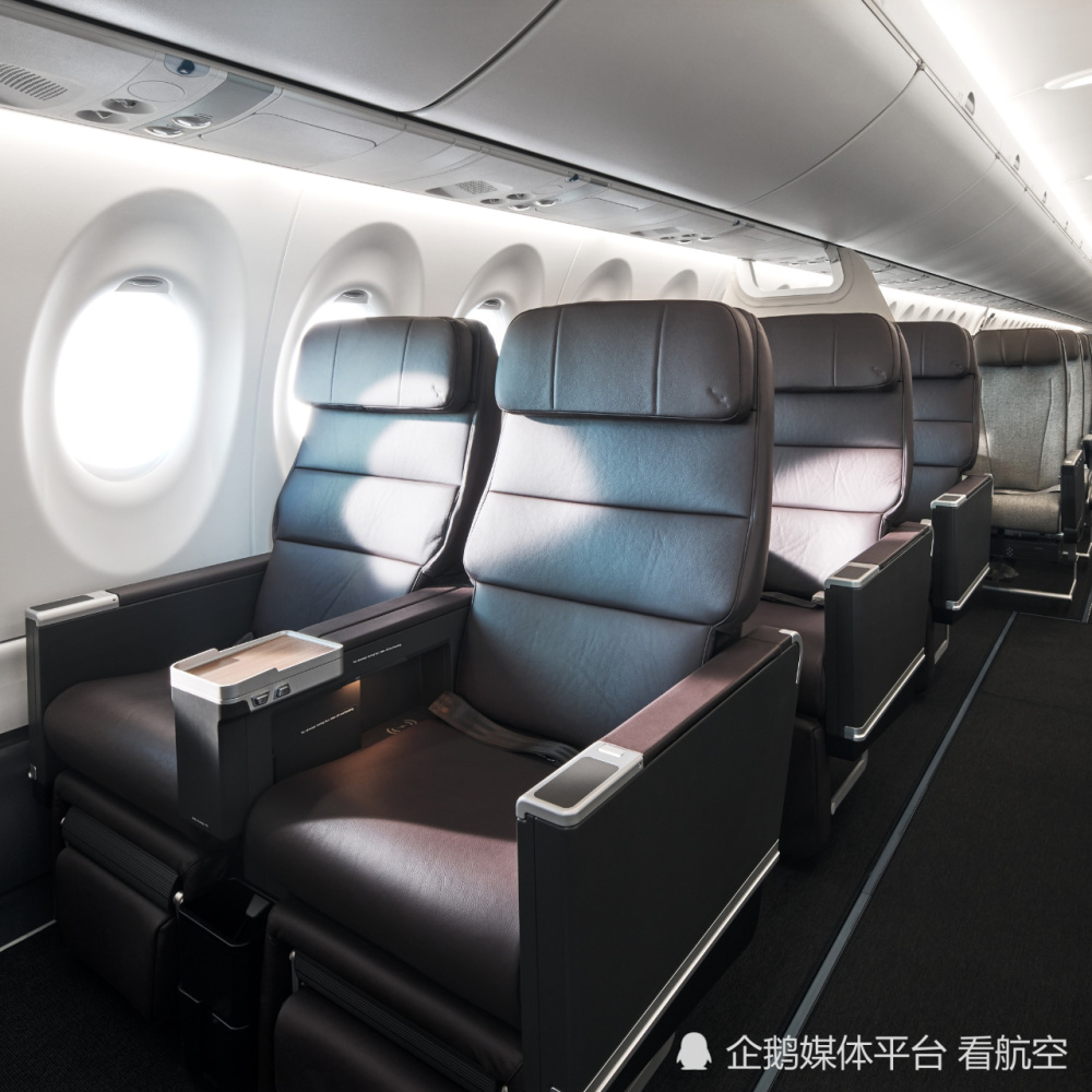 据了解,该客舱包含商务舱座位10个,经济舱座位127个._腾讯新闻