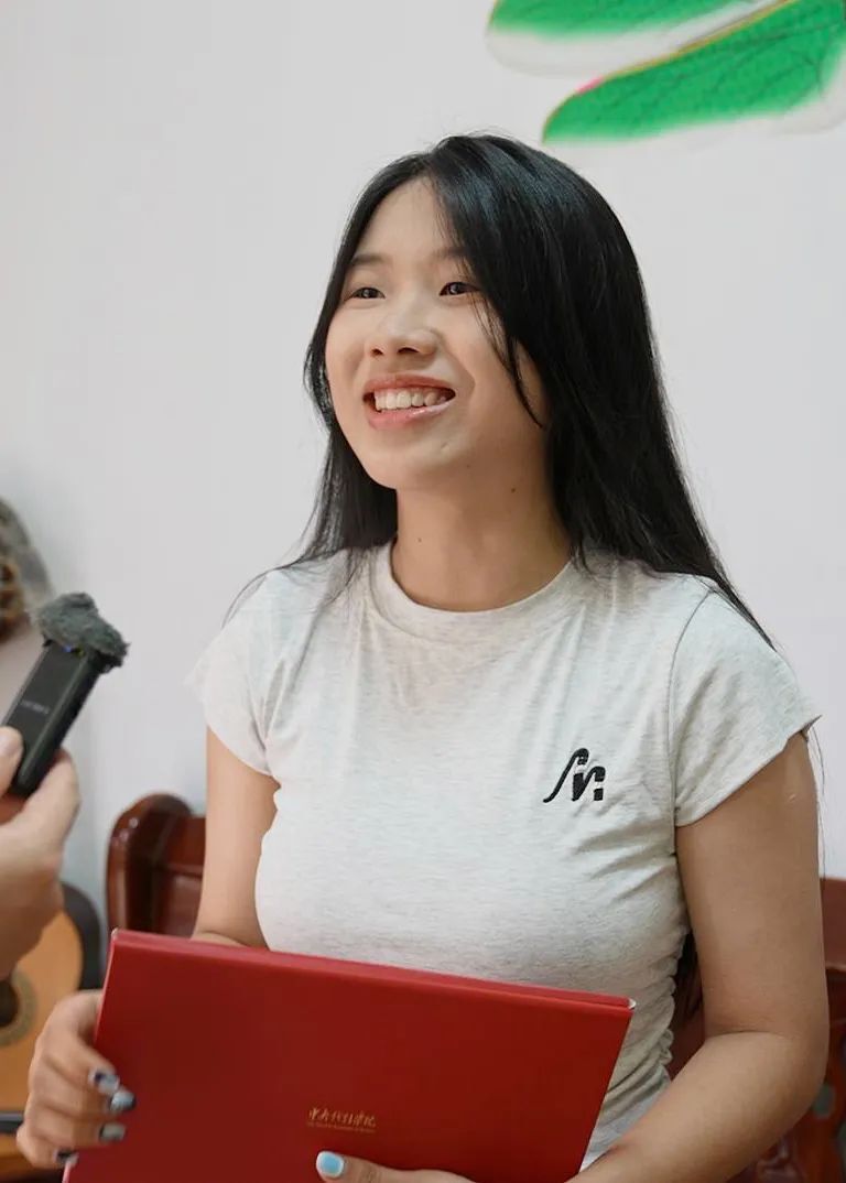 阳江一中考生许译心被中央戏剧学院导演专业录取