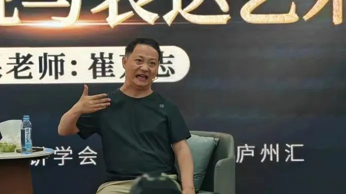 旗袍先生崔万志公益演讲公开课在安徽省合肥市开讲