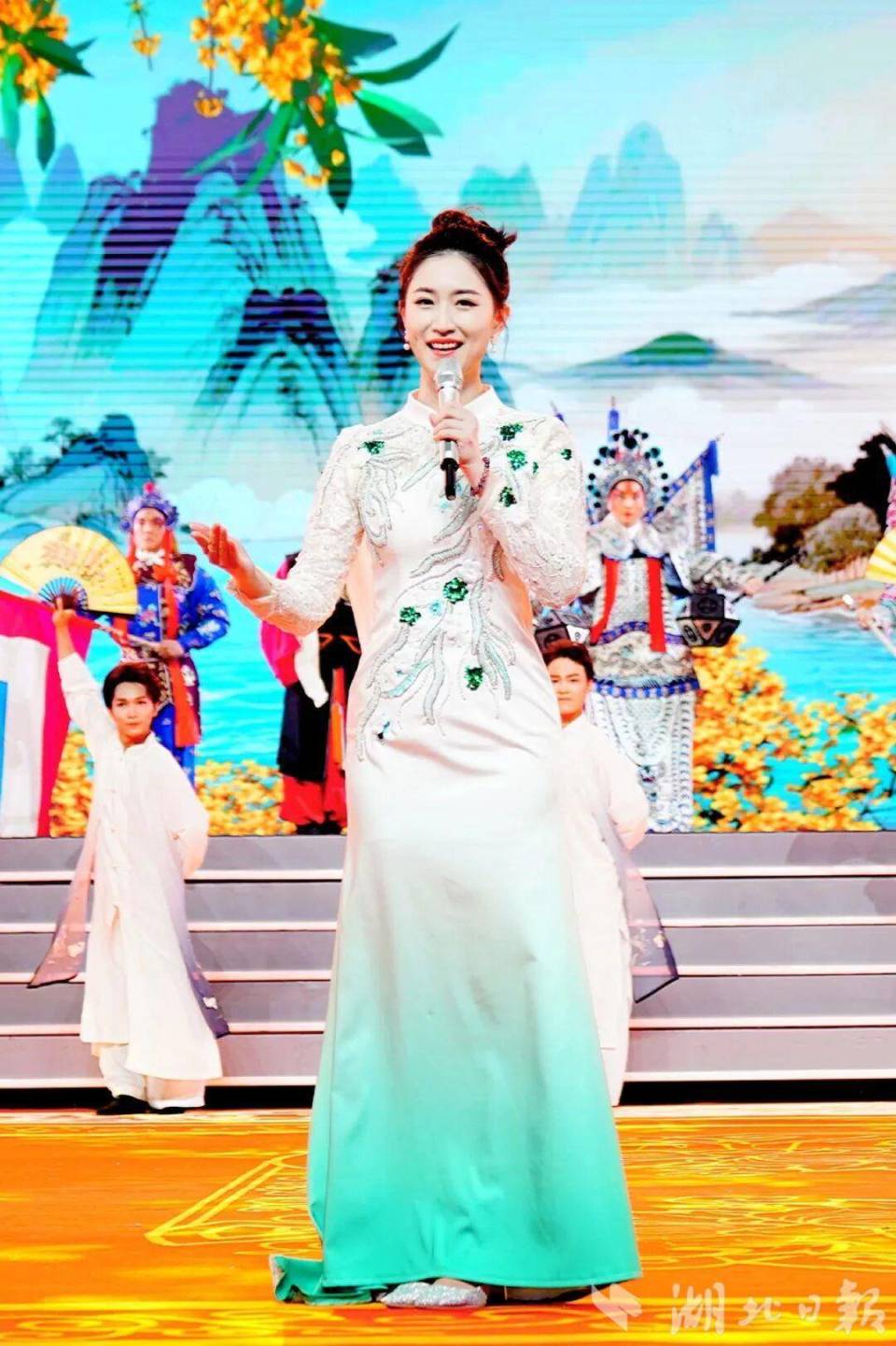 戏码头燃起来 汉口江滩 “戏曲嘉年华”首场大秀炫彩纷呈_腾讯新闻
