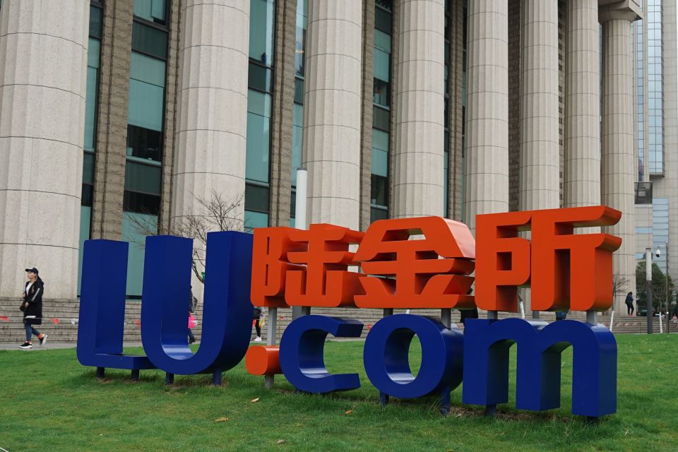 聚焦小微金融服务,陆金所控股的攻守之道_腾讯新闻