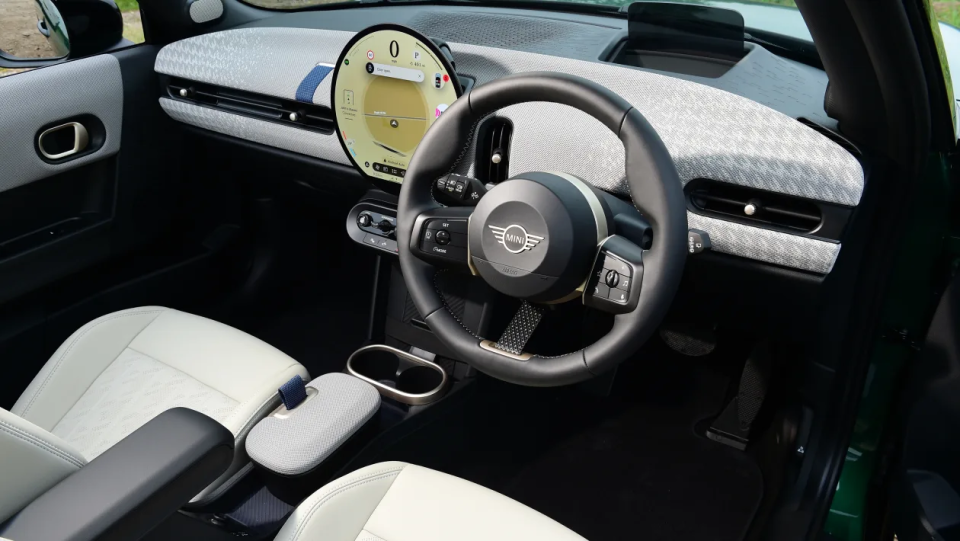 燃油版本还是有的,全新mini cooper s实车图发布