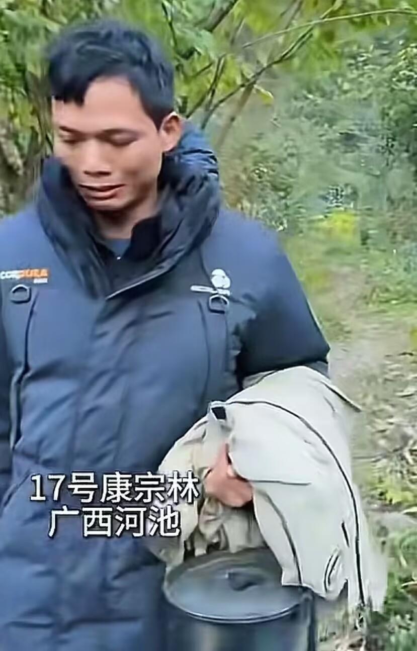 建弟”和“扛海碗”因身体原因退出，张家界荒野求生挑战赛目前还剩11名决赛选手-腾讯新闻