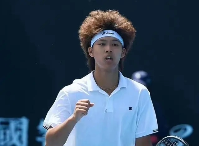 接连战胜种子选手周意连续告捷逼近生涯首冠