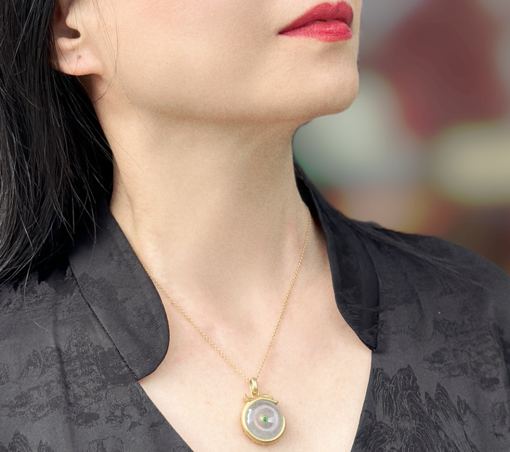 不是所有玉石都叫翡翠,产量极少才为珍贵,踅摸良久,终于拿出压箱底