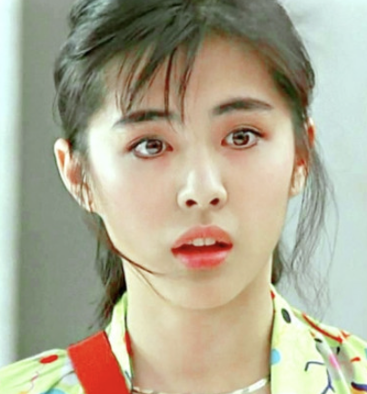 王祖贤其实也有相似的味道～不过私底下的王祖贤,港风穿搭则随性又有