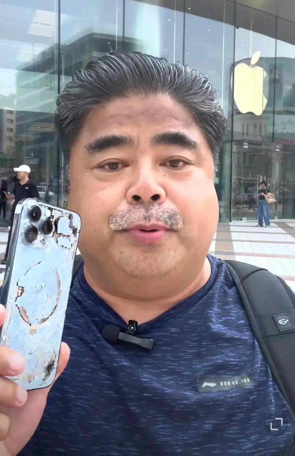 演员刘金苹果专卖店门口怒砸iPhone维权，曾出演《夏洛特烦恼》_腾讯新闻