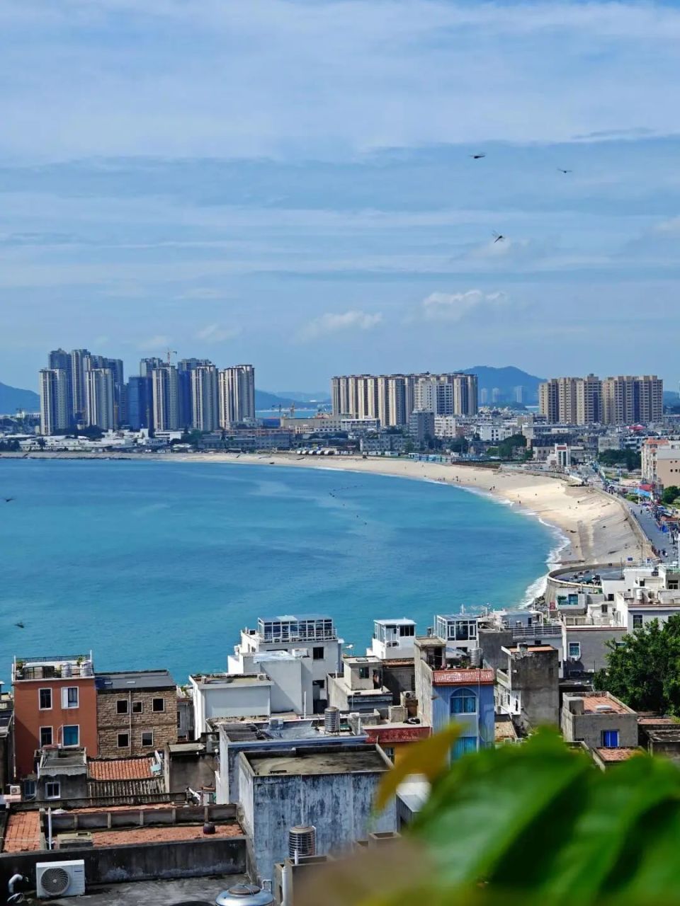 的景点,游玩的人也很少,不进公园,只在外面的沙滩玩玩是不用门票的