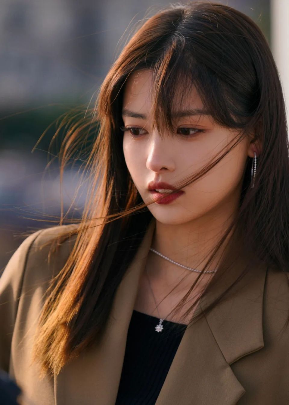 张艺上|「周大福品牌挚友」张艺上演绎轻盈漫步,启