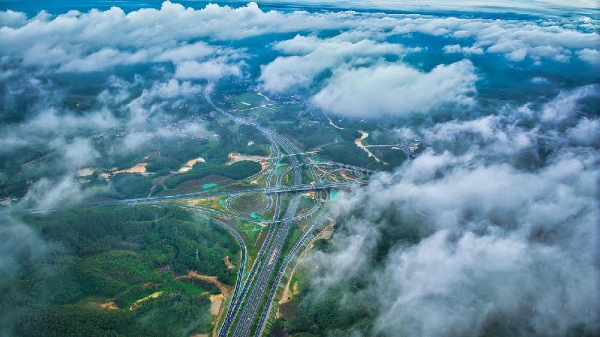 南湛高速广西段建成通车