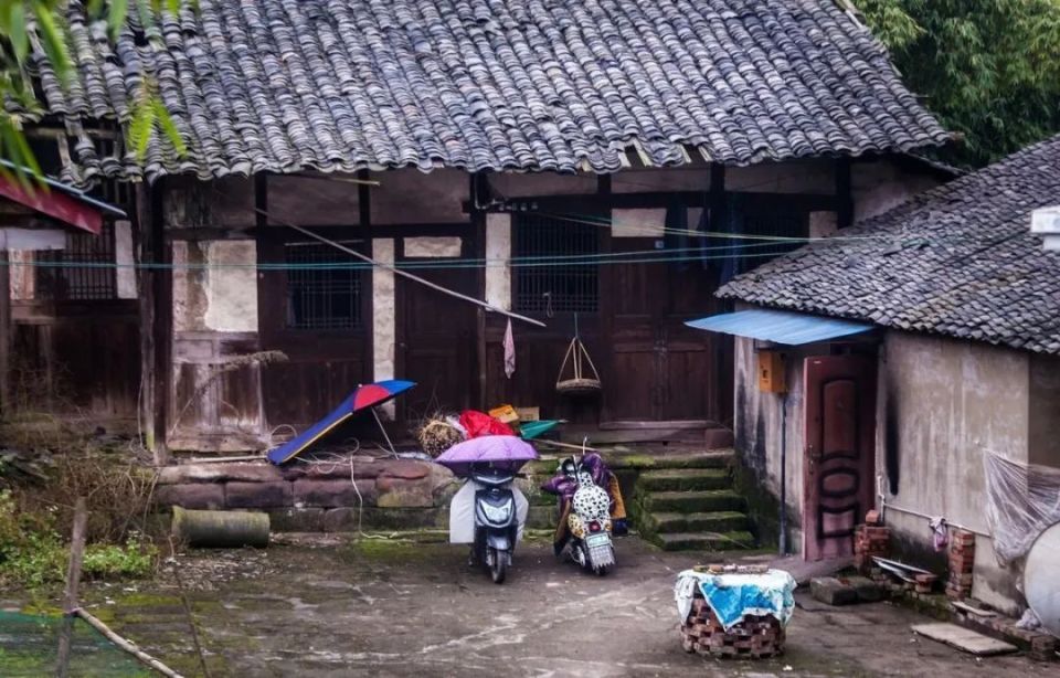 非农业户口可以继承农村的宅基地和房屋吗？会不会被强制收回？_腾讯新闻