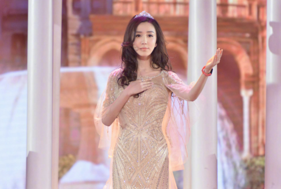 2017年5月,娄艺潇以"补位歌手"的身份参加了综艺节目《跨界歌王第二季